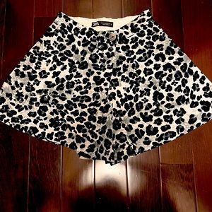 Zara Skirts Animal Print Skort in XS